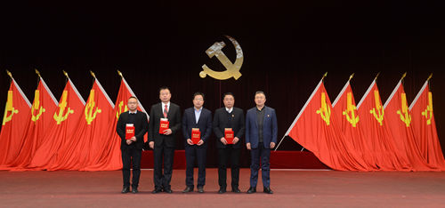 袁湛副总经理为开发明星颁奖_副本_副本.jpg
