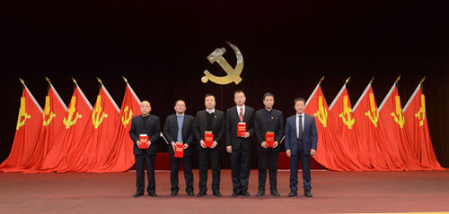 高少兵董事长为最佳团队颁奖_副本_副本.jpg